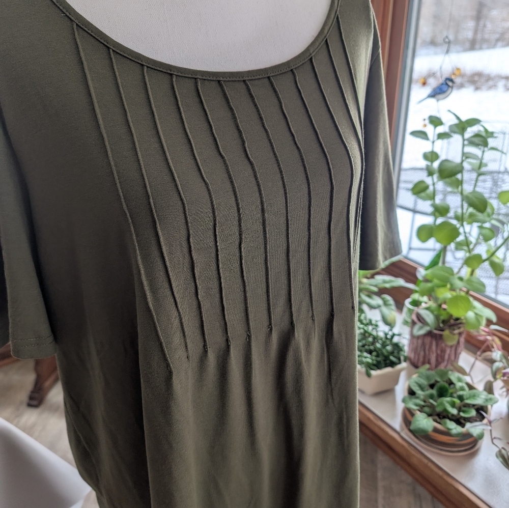 Chic Olive Short Sleeve Women's Tee